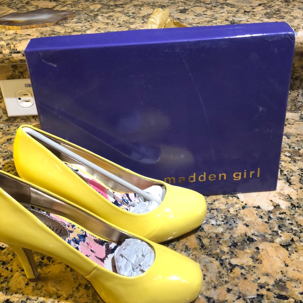 Madden girl pumps